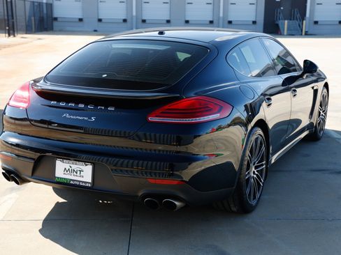 Used 2016 Porsche Panamera S image 16