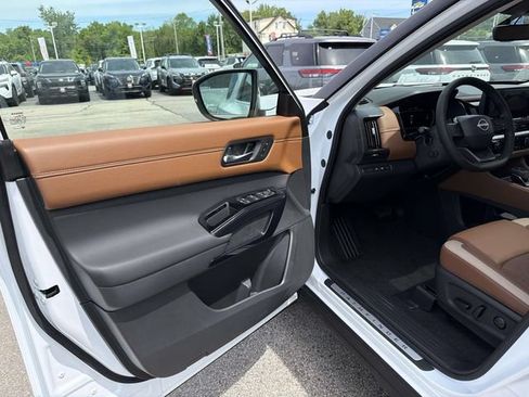 New 2026 Nissan Pathfinder Platinum w/ Cargo Package AWD/4WD image 14