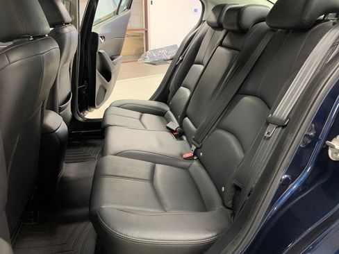 Used 2018 MAZDA MAZDA3 Touring FWD image 10