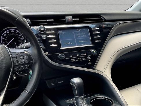 Used 2019 Toyota Camry SE FWD image 9