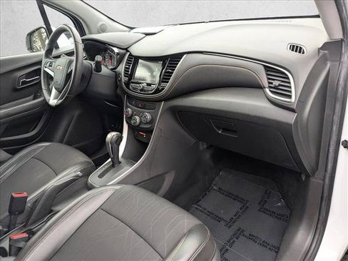 Used 2017 Chevrolet Trax LT w/ LT Convenience Package FWD image 20