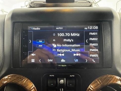 Used 2018 Jeep Wrangler Unlimited Sahara AWD/4WD image 22