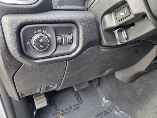 Used 2025 RAM 2500 Laramie AWD/4WD image 22