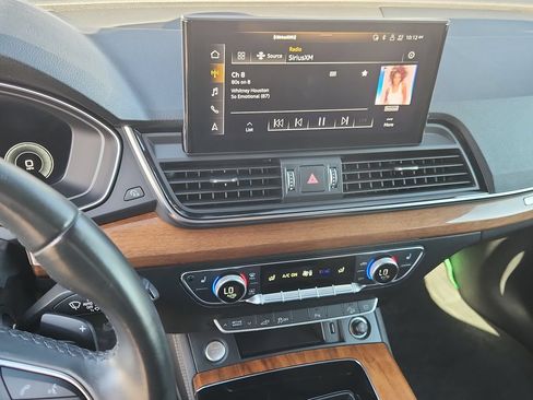 Used 2021 Audi Q5 e Premium Plus w/ Premium Plus Package AWD/4WD image 24