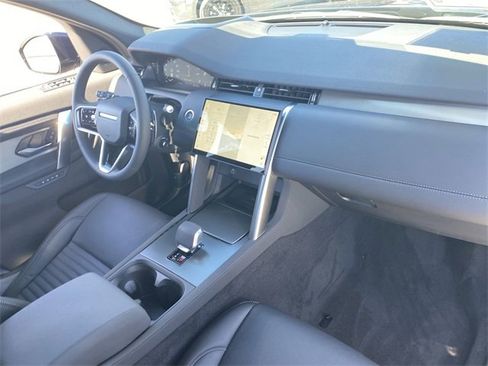Used 2025 Land Rover Discovery Sport Dynamic SE image 9