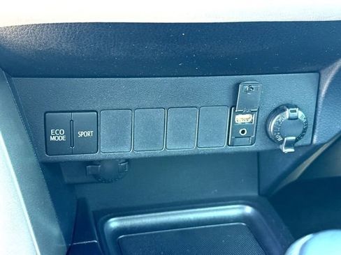 Used 2015 Toyota RAV4 LE image 19