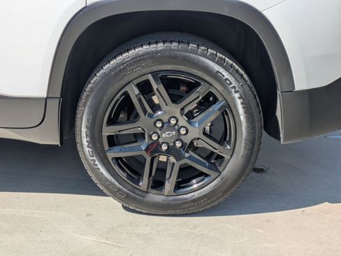 Used 2023 Chevrolet Traverse LS FWD image 9