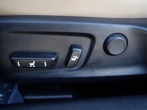 Used 2018 Lexus IS 300 AWD image 11