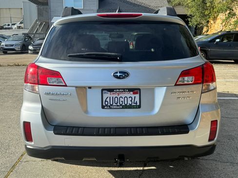 Used 2012 Subaru Outback 3.6R Limited AWD/4WD image 6