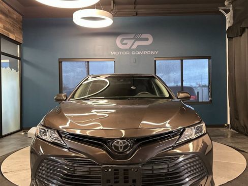Used 2018 Toyota Camry LE FWD image 8