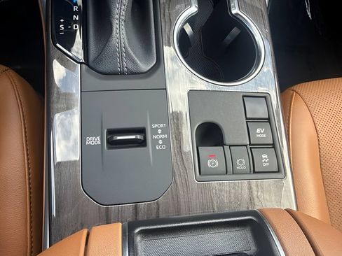 Used 2023 Toyota Highlander Platinum FWD image 14