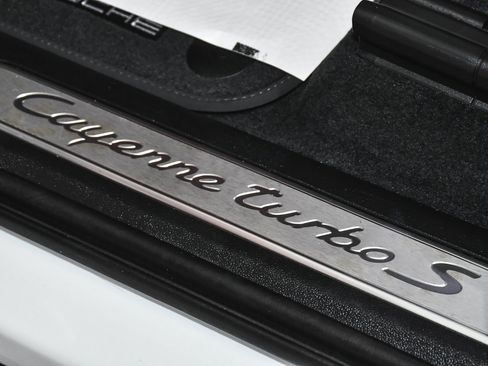 Used 2023 Porsche Cayenne Turbo S image 12