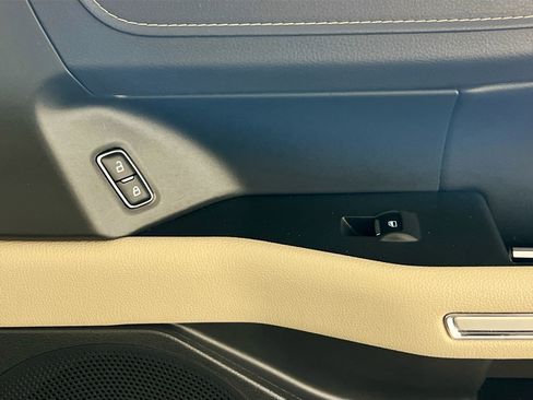 Used 2024 Ford Expedition Limited AWD/4WD image 32