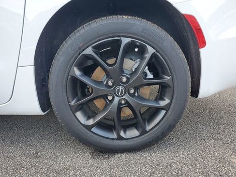 New 2026 Chrysler Pacifica Select image 11