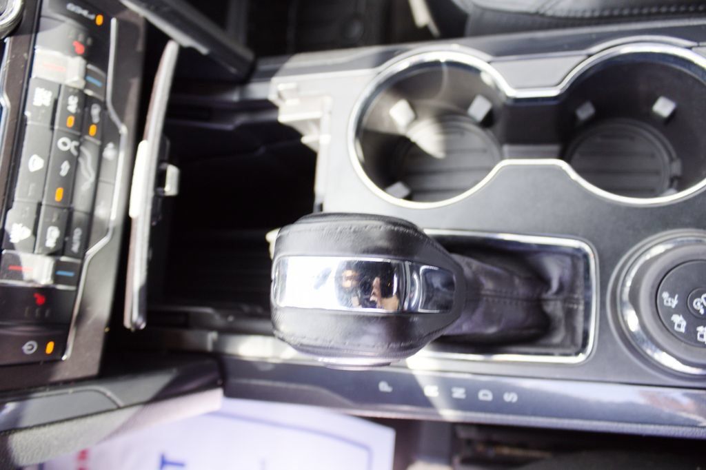 Used 2018 Ford Explorer XLT w/ Equipment Group 202A AWD/4WD image 18