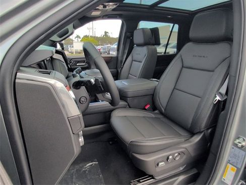 New 2026 GMC Yukon Denali w/ Denali Reserve Package image 5