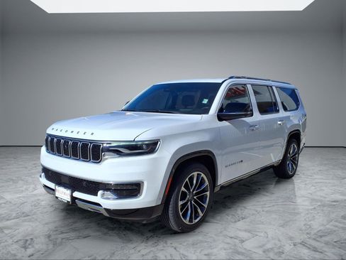 Used 2023 Jeep Wagoneer L Series III w/ Premium Group I image 3