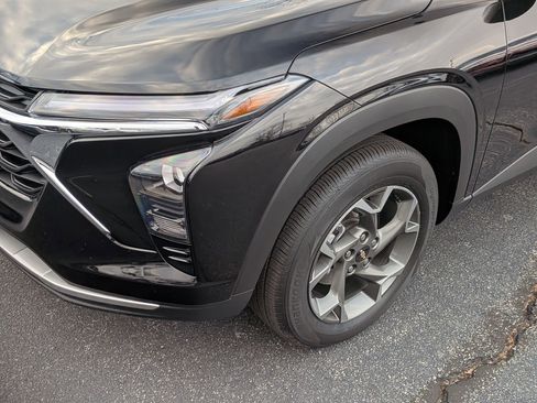 Certified 2025 Chevrolet Trax LT w/ LT Convenience Package image 10