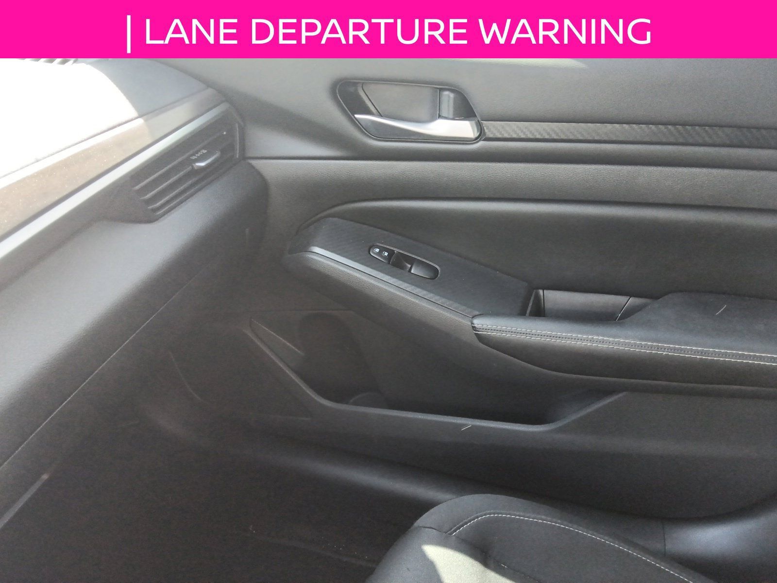 Used 2024 Nissan Altima 2.5 SV FWD image 16
