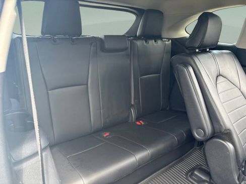Used 2024 Toyota Highlander XLE FWD image 26