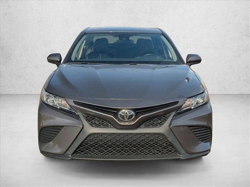 Used 2019 Toyota Camry SE image 2
