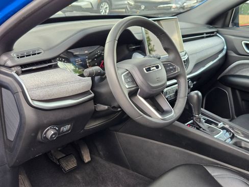 Used 2024 Jeep Compass Latitude AWD/4WD image 12