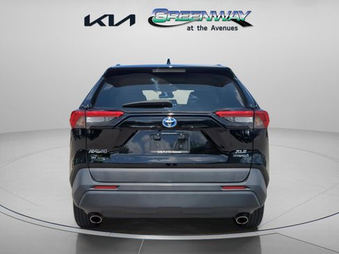 Used 2022 Toyota RAV4 XLE AWD/4WD image 5