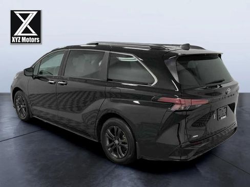 Used 2024 Toyota Sienna XSE image 4