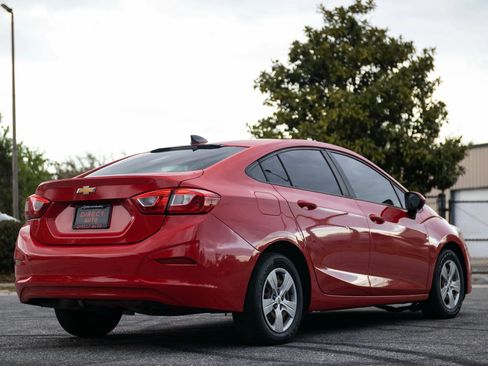 Used 2018 Chevrolet Cruze LS image 8