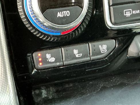 Used 2022 GMC Yukon XL Denali image 34