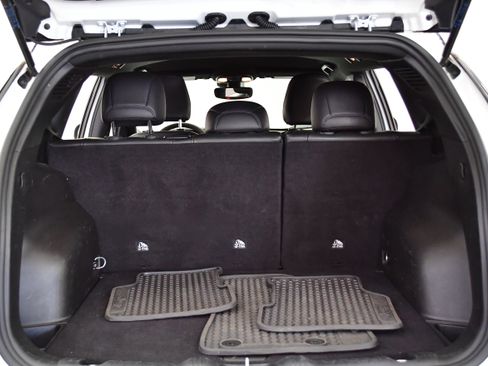 Used 2025 Jeep Compass Trailhawk AWD/4WD image 31