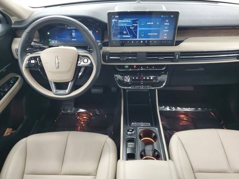 Used 2025 Lincoln Corsair Grand Touring image 9