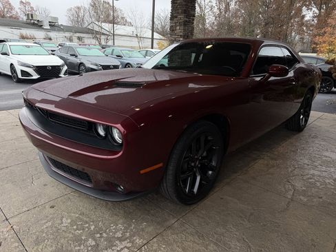 Used 2022 Dodge Challenger SXT w/ Driver Convenience Group image 32