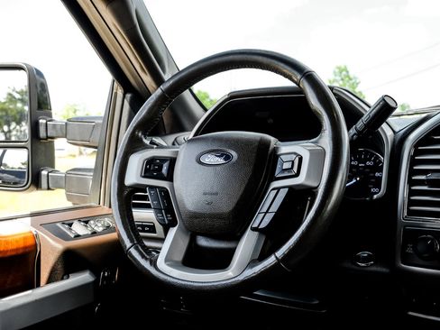 Used 2019 Ford F250 King Ranch w/ King Ranch Ultimate Package AWD/4WD image 13