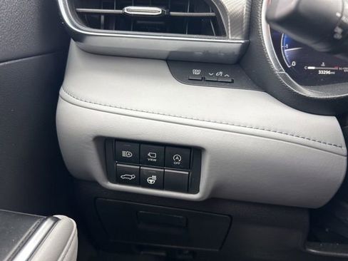 Used 2023 Toyota Highlander Platinum FWD image 29