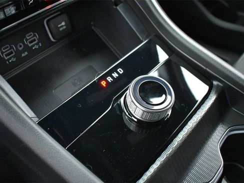 Used 2025 Jeep Grand Cherokee Laredo w/ Luxury Tech Group I image 19