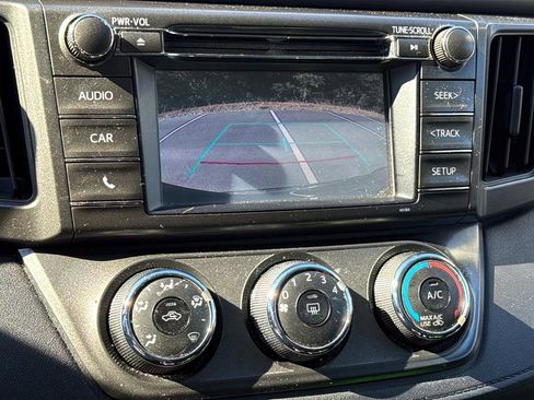 Used 2015 Toyota RAV4 LE image 18