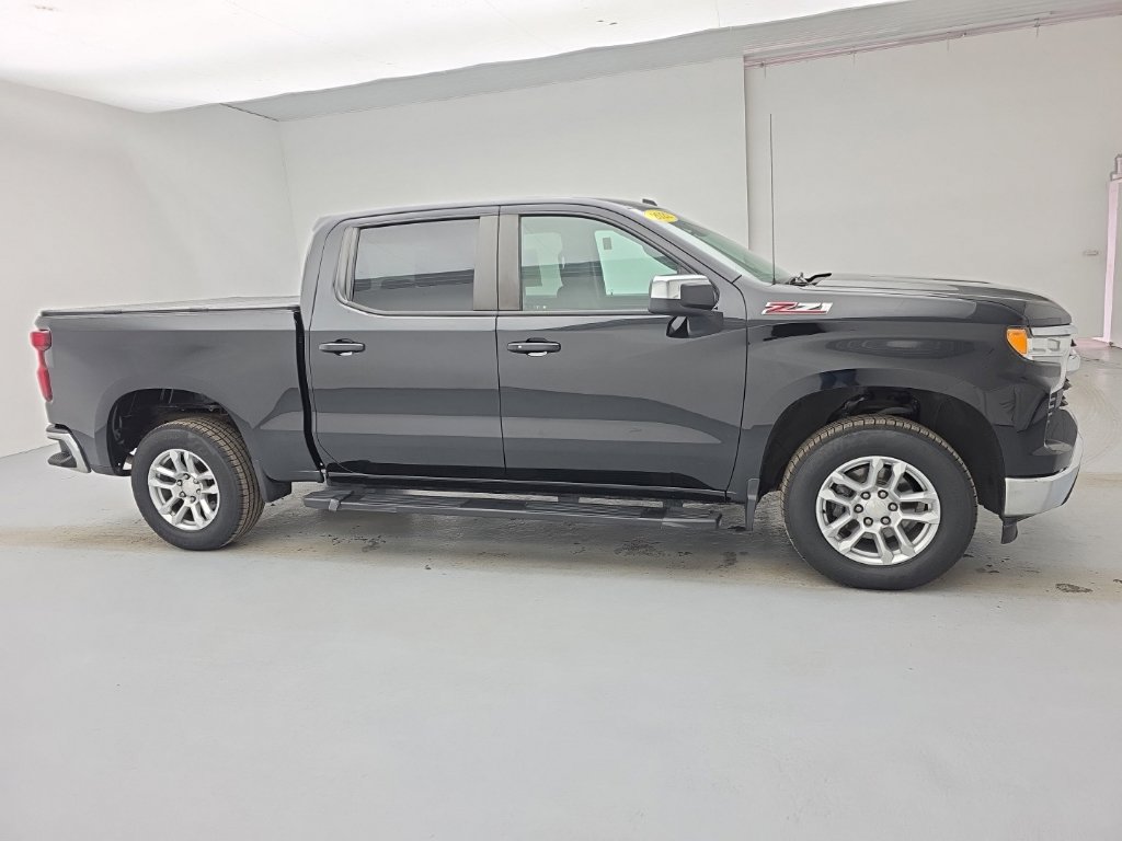 Used 2022 Chevrolet Silverado 1500 LT w/ Z71 Off-Road Package AWD/4WD image 9