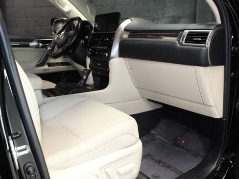 Used 2022 Lexus GX 460 Premium w/ Accessory Package image 42
