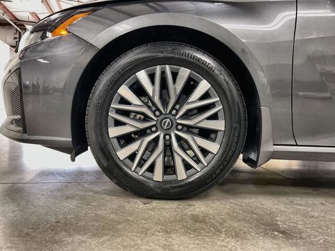 Used 2024 Nissan Altima 2.5 SV w/ SV Premium Package image 10