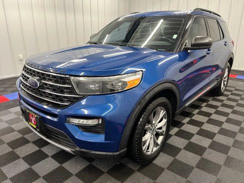 Used 2020 Ford Explorer XLT w/ Equipment Group 202A AWD/4WD image 9