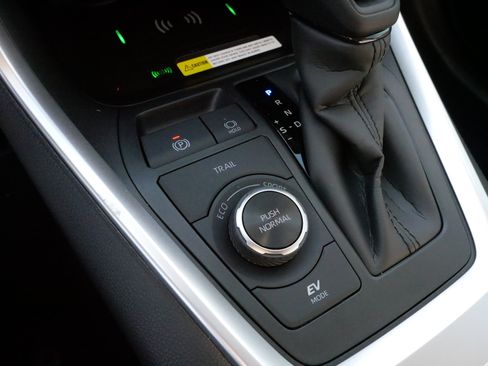 Certified 2025 Toyota RAV4 XLE image 27