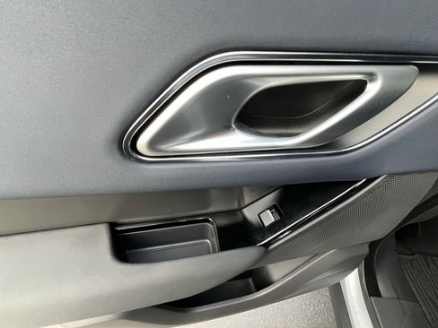 Certified 2024 Land Rover Range Rover Velar Dynamic SE image 32