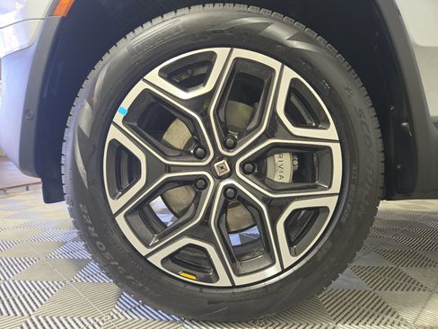 Used 2023 Rivian R1T Adventure AWD/4WD image 9