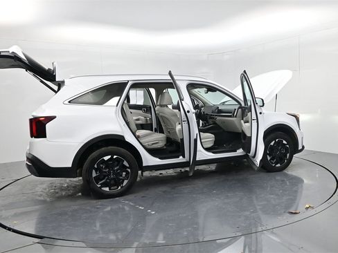 Certified 2025 Kia Sorento S image 56