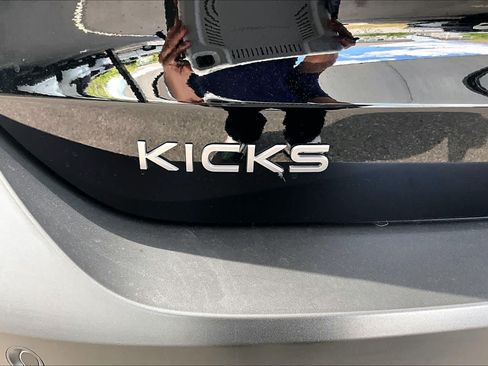 Used 2025 Nissan Kicks SR w/ SR Premium Package FWD image 10