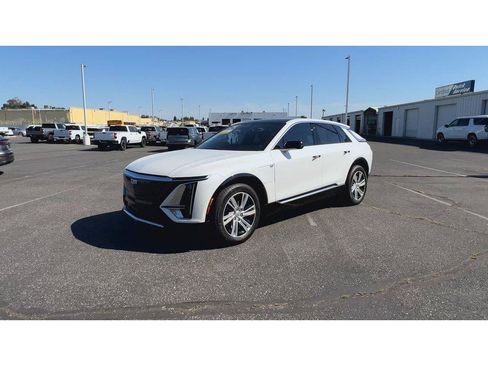 Certified 2024 Cadillac Lyriq Tech RWD image 5