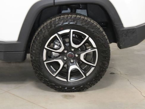 Used 2025 Jeep Compass Trailhawk AWD/4WD image 16