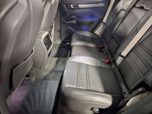 Used 2022 Porsche Cayenne S image 18