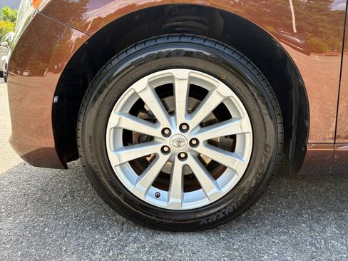 Used 2012 Toyota Venza LE FWD image 30